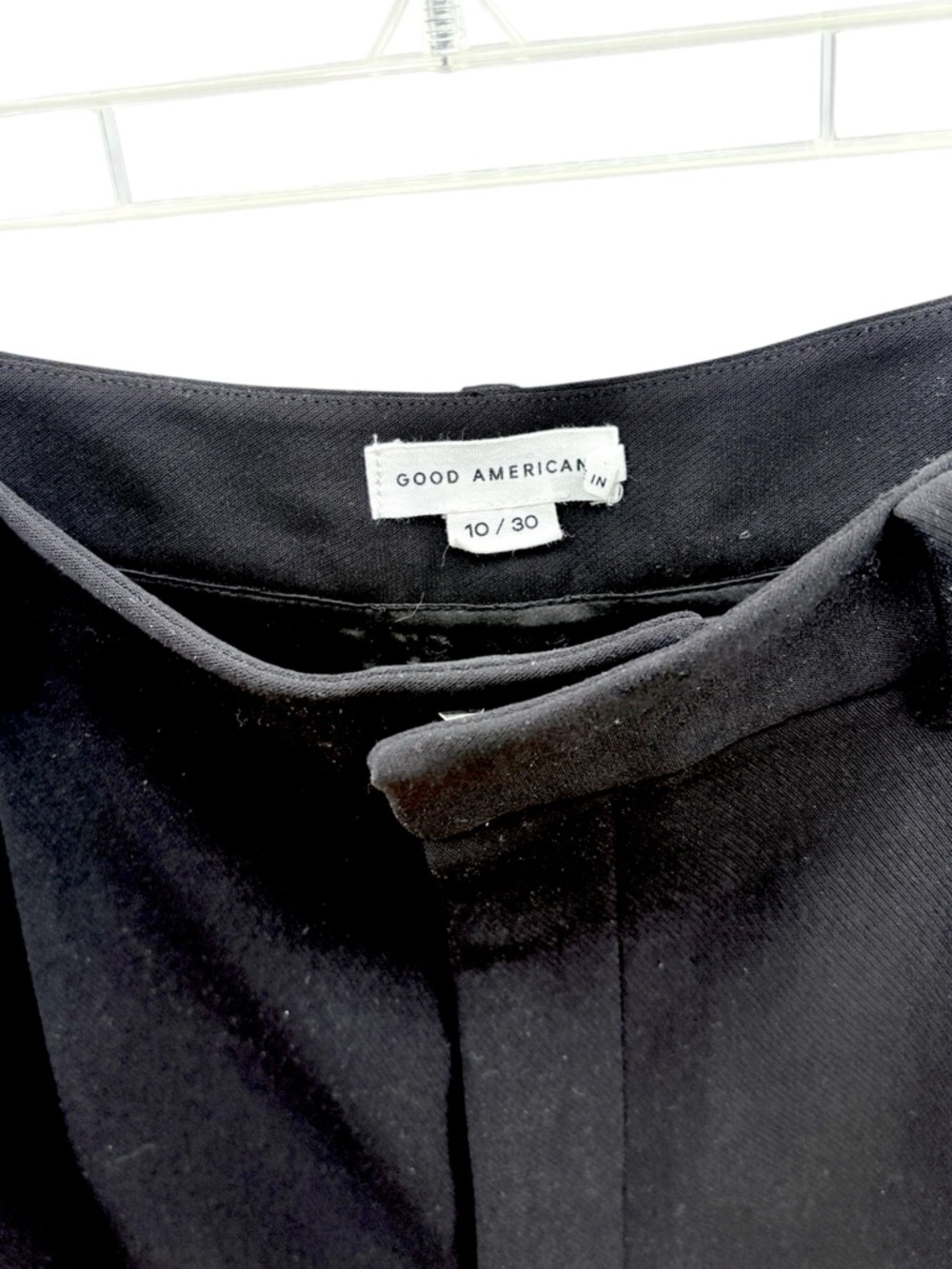 Good American Black Tailored Luxe Suiting High-Waist Pleated Shorts, Size 10 - Picture 3 of 9
